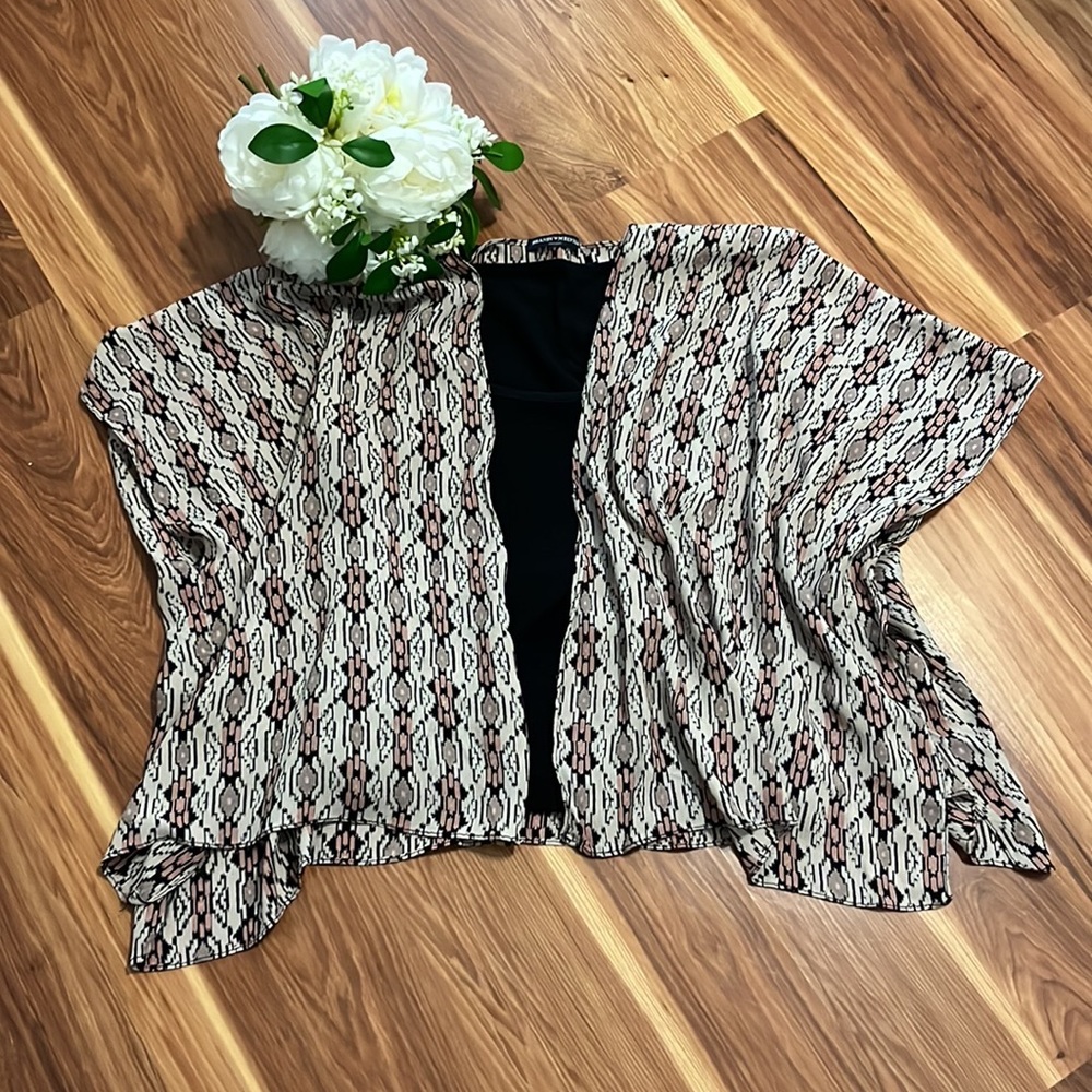 Brandy Melville Short Aztec Print Kimono